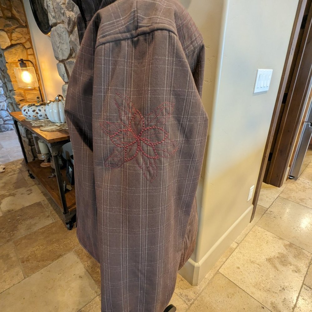 Embroidered Jacket from Mountain Hardwear - Picture 3 of 17